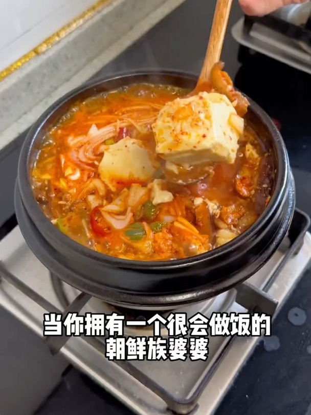 嫩豆腐汤拌饭,一个字:绝。