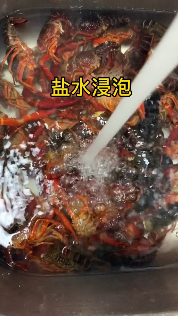 万能火锅底料炒小龙虾,吃了停不下来