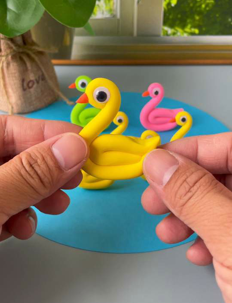 手把手教你,用泥巴捏出萌态十足的小鸭子,超简单!