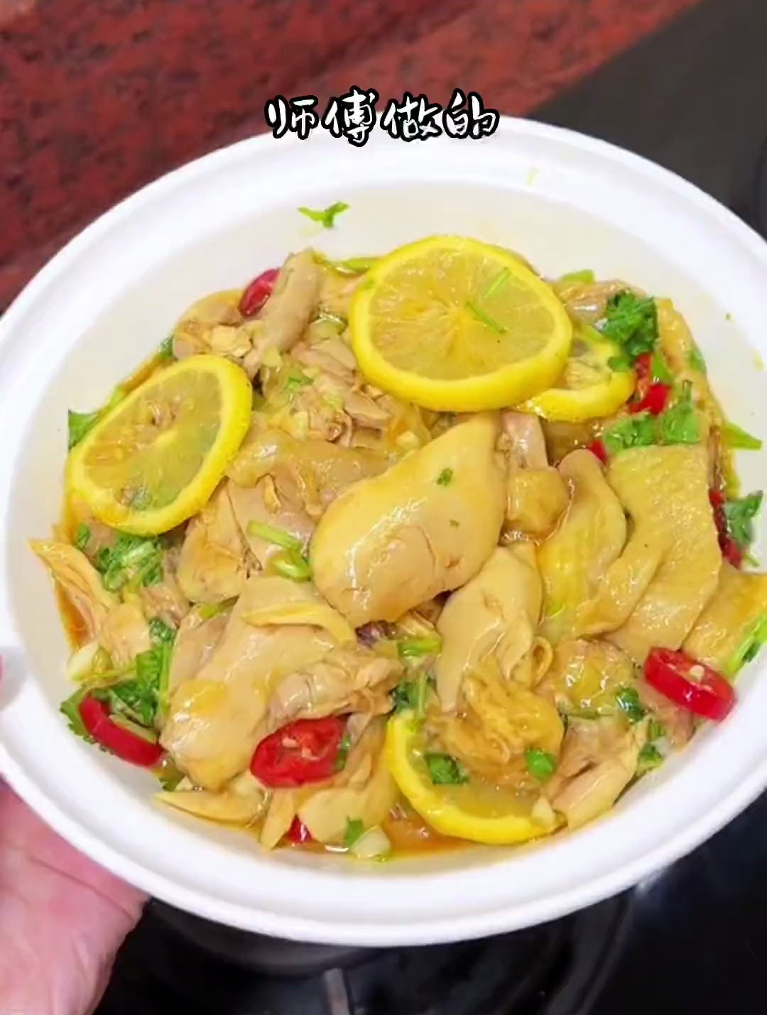 这个鸡汁柠檬手撕鸡真的百吃不腻,不去试试真的会后悔哦!