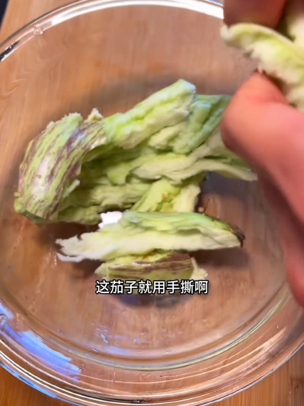 东北特色菜嘎鱼炖茄子茄子拌饭太香了