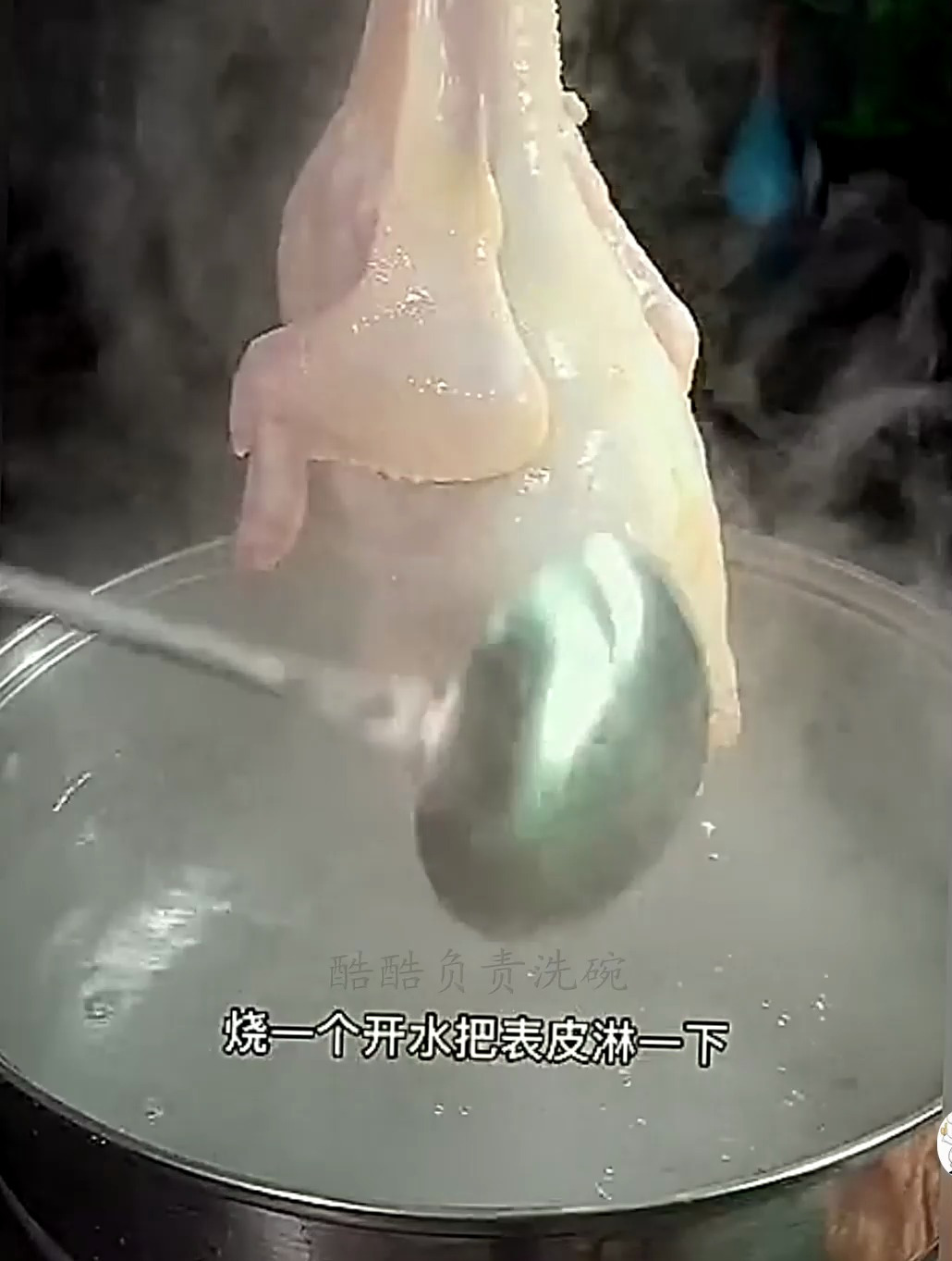 三黄鸡不要老是清炖和红烧,学会这个做法一锅煮出3道菜