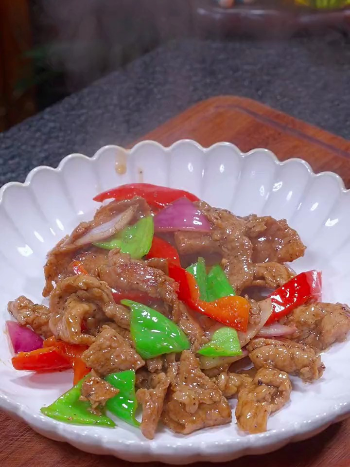 以后想吃西餐厅的黑椒猪肉片,在家就可以做,肉质鲜嫩,椒香扑鼻