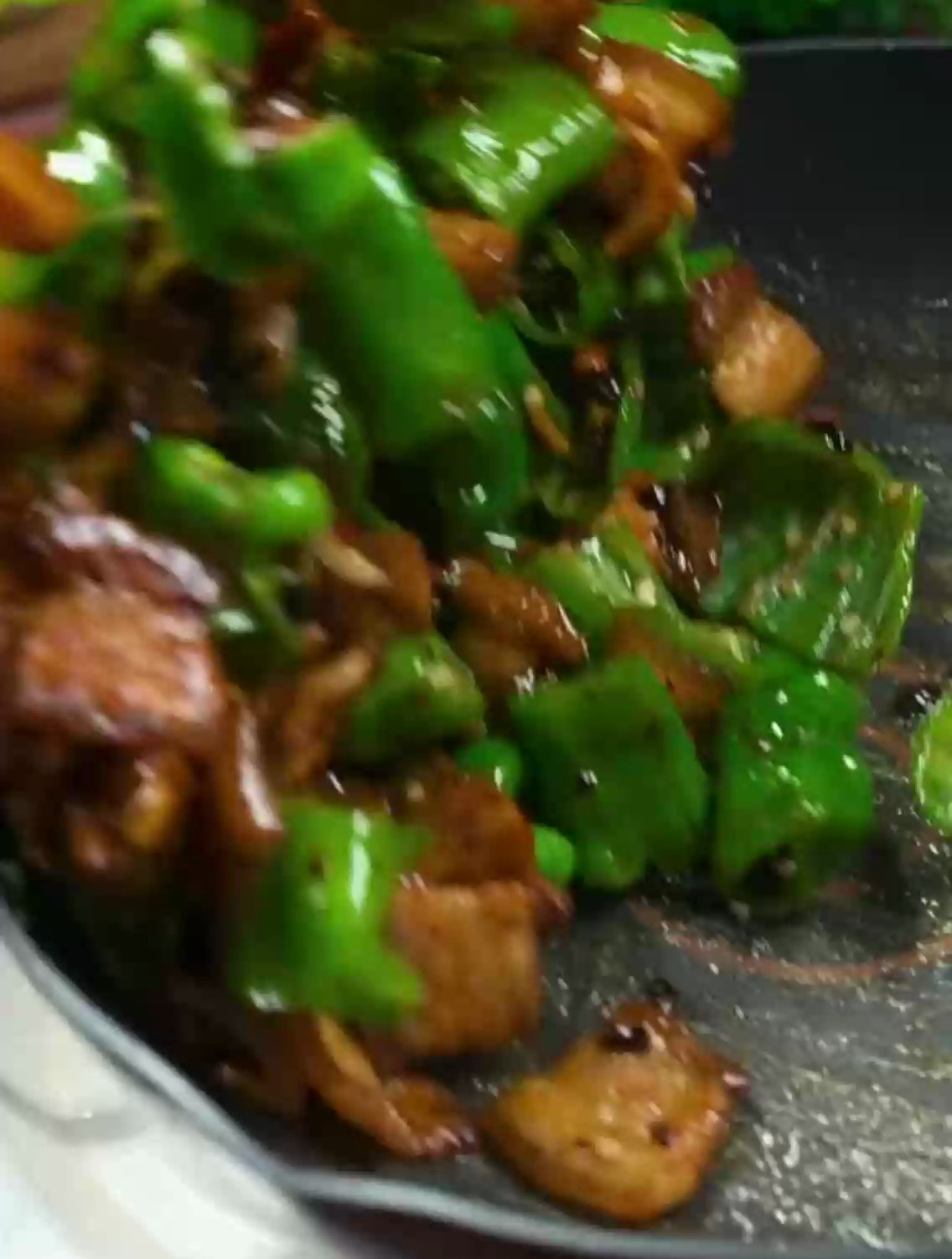 就这个青椒炒肉配上大米饭你能吃几碗家常菜小炒