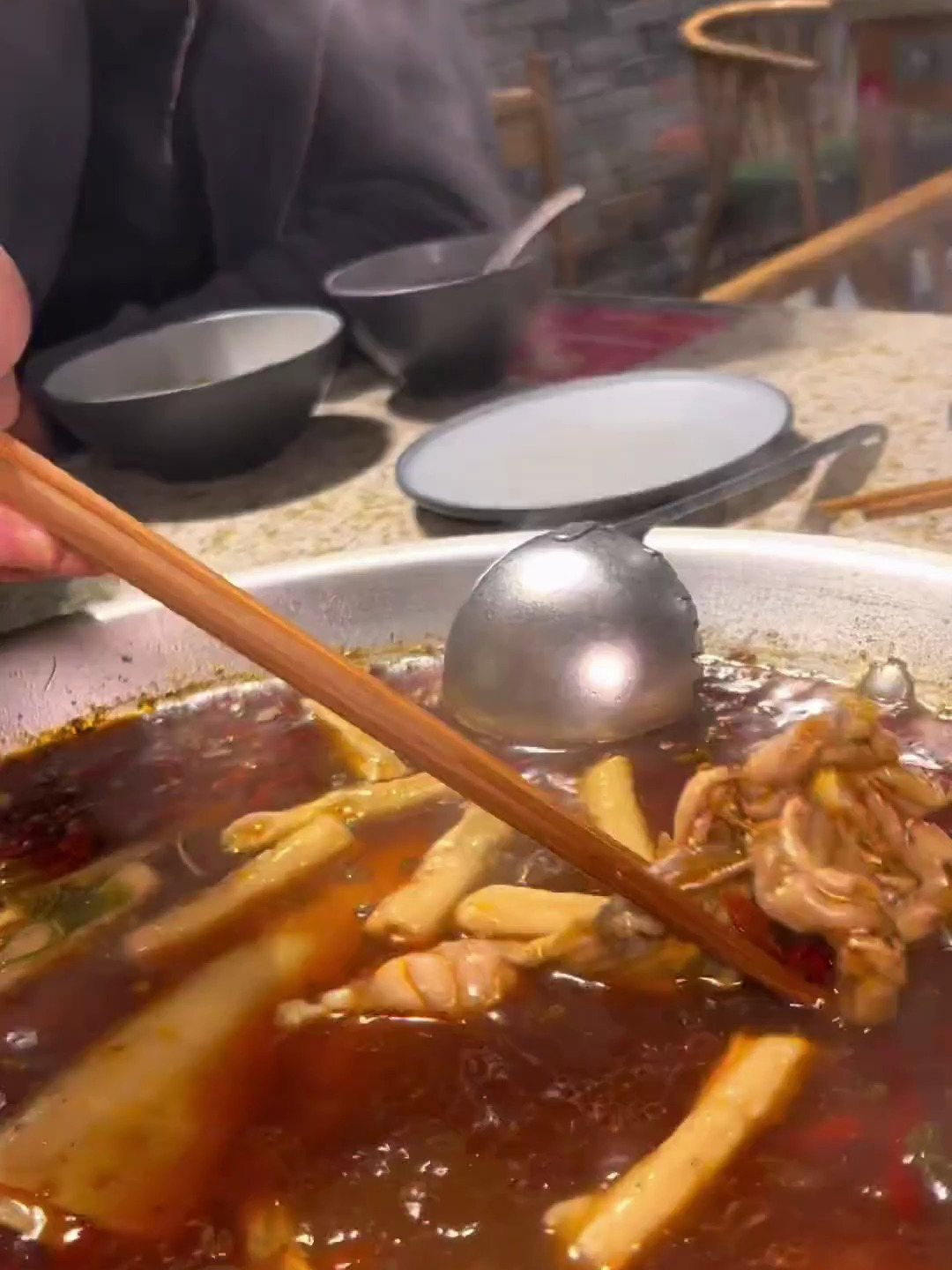 今天在广福桥附近给大家找到一家 吃美蛙鱼头的地方