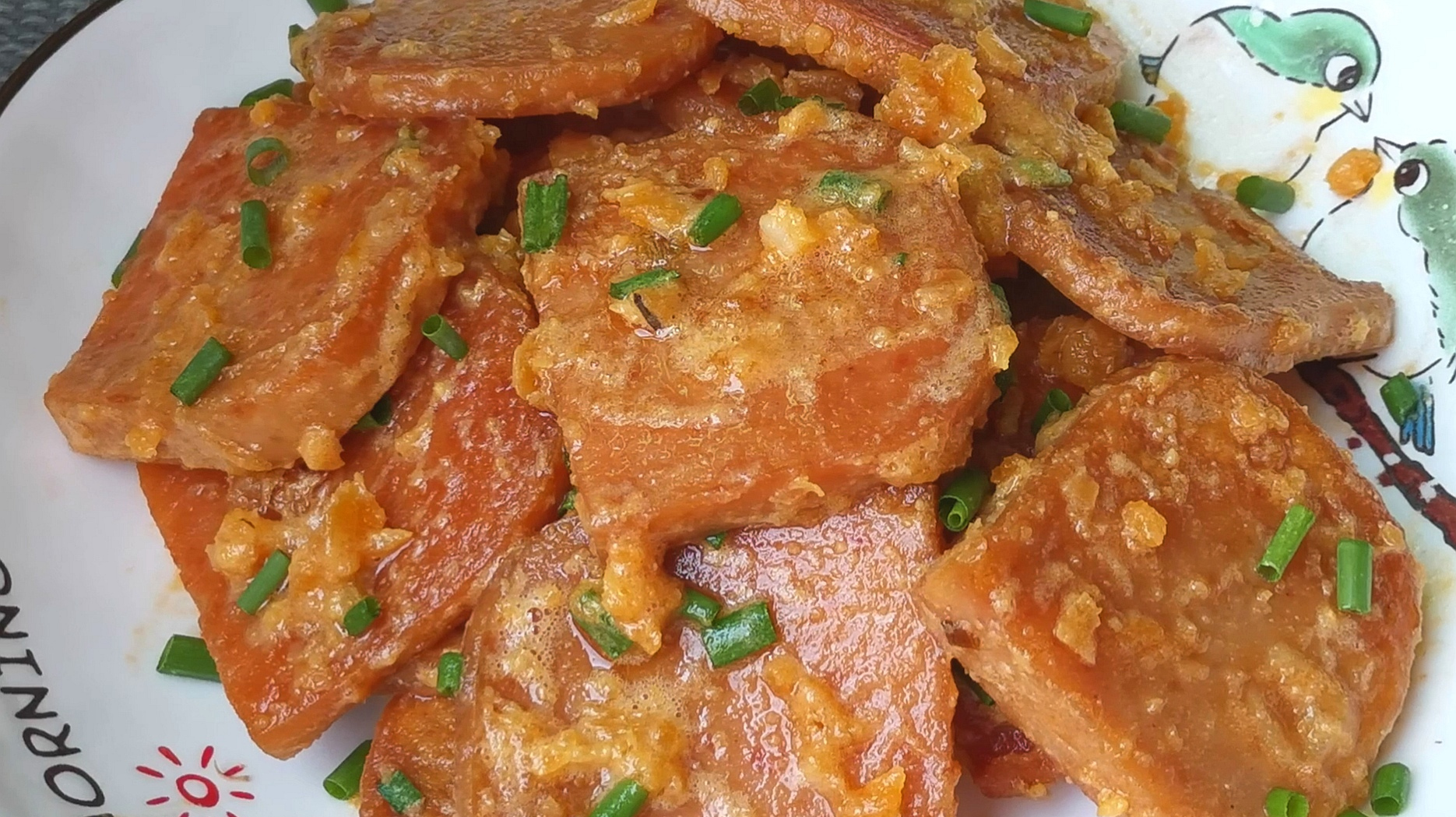 午餐肉直接吃就错了,不下饭,30年老厨师教我这样吃,比吃肉还香