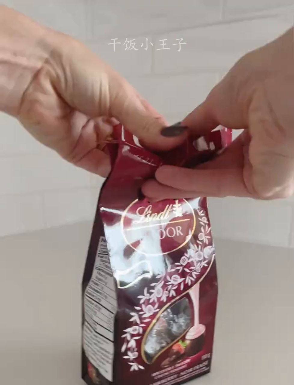 瑞士莲软心巧克粒,味道多,每颗都好吃……