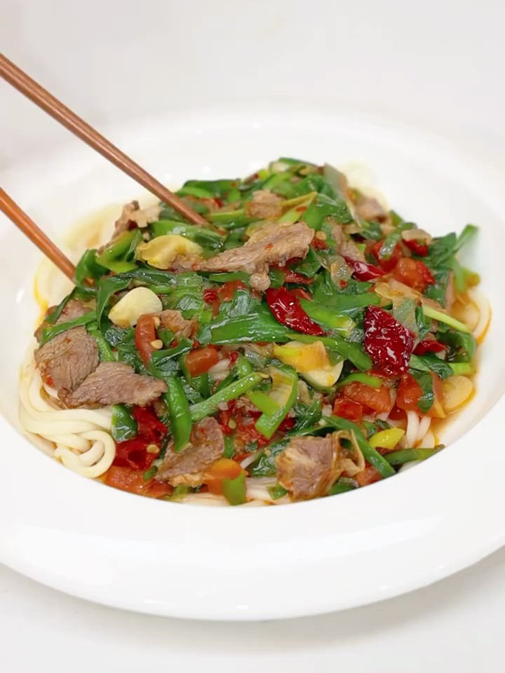 韭菜肉拌面的家常做法,这也太简单了吧