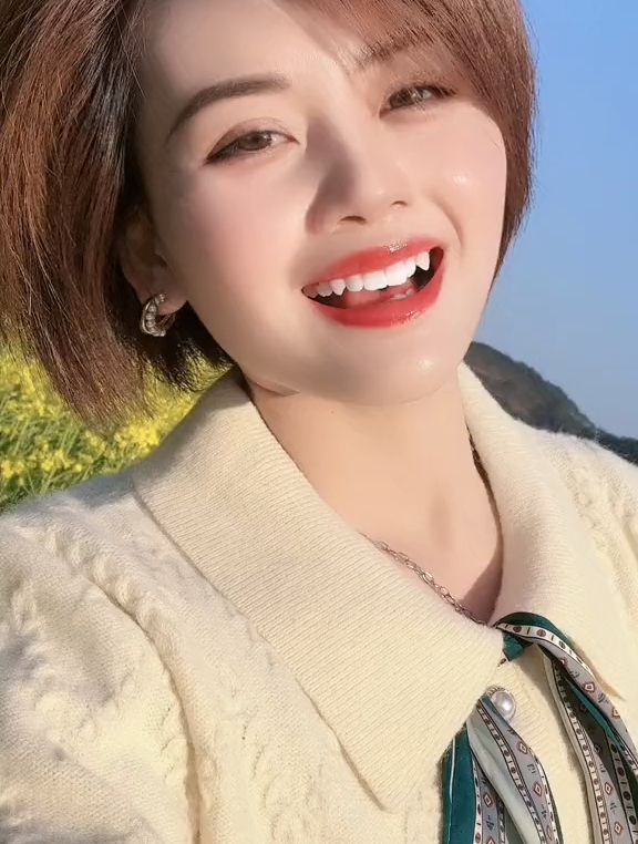春天最美的情话,我在油菜花田里等你
