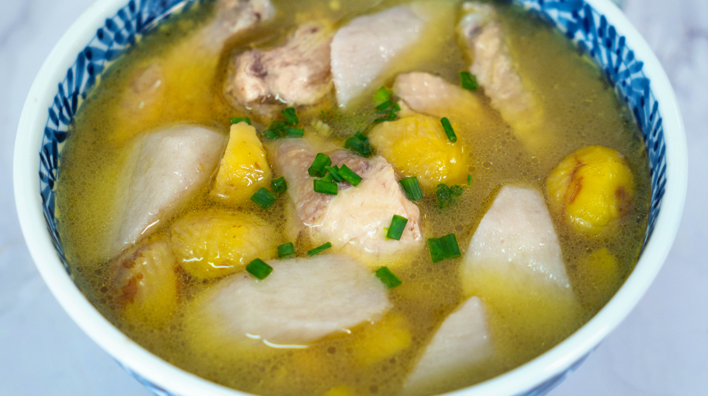 鸡汤怎么炖才好喝？搭配这两种食材，汤鲜味美滋补养颜