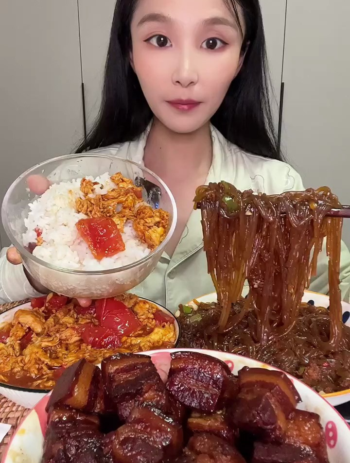 家常菜,香喷喷的红烧肉,西红柿炒鸡蛋,炖粉条,太下饭了,香