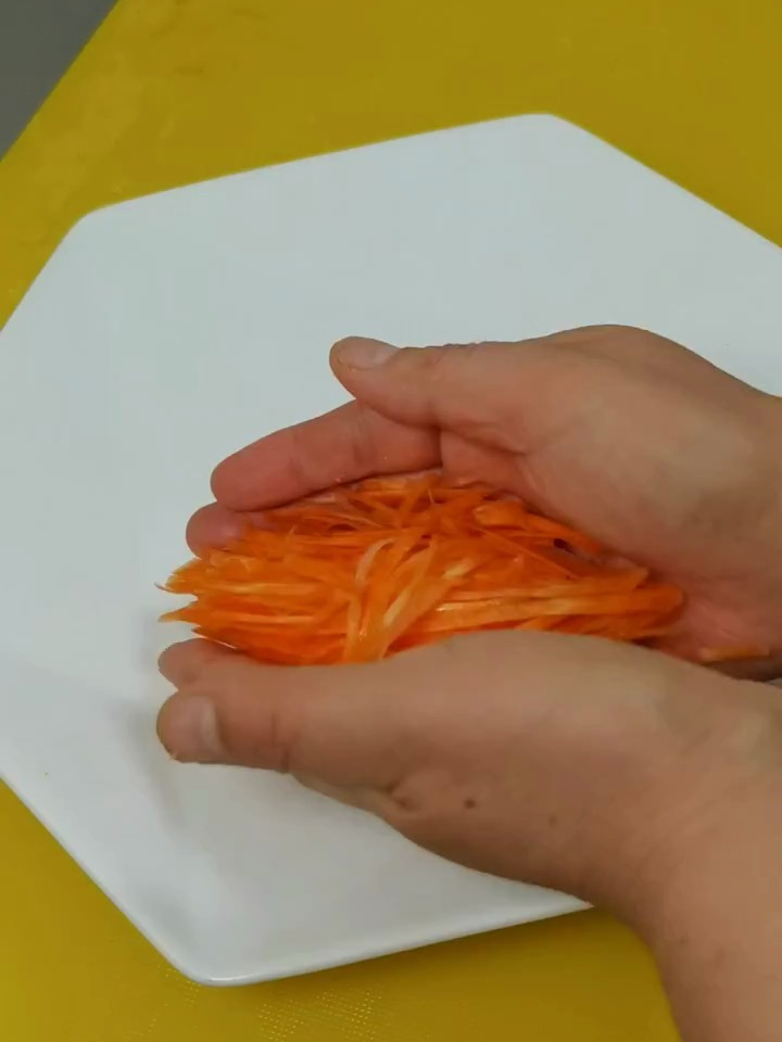 凉拌菠菜的家常做法解腻又下饭凉拌菠菜的做法