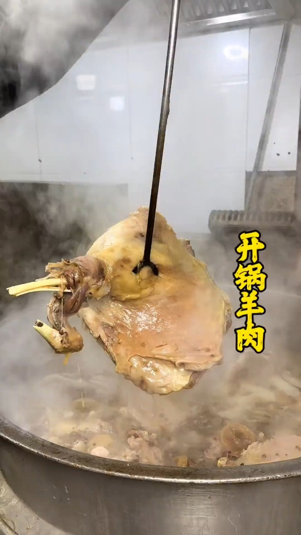 东乡族做的手抓羊肉,深受人们的喜爱