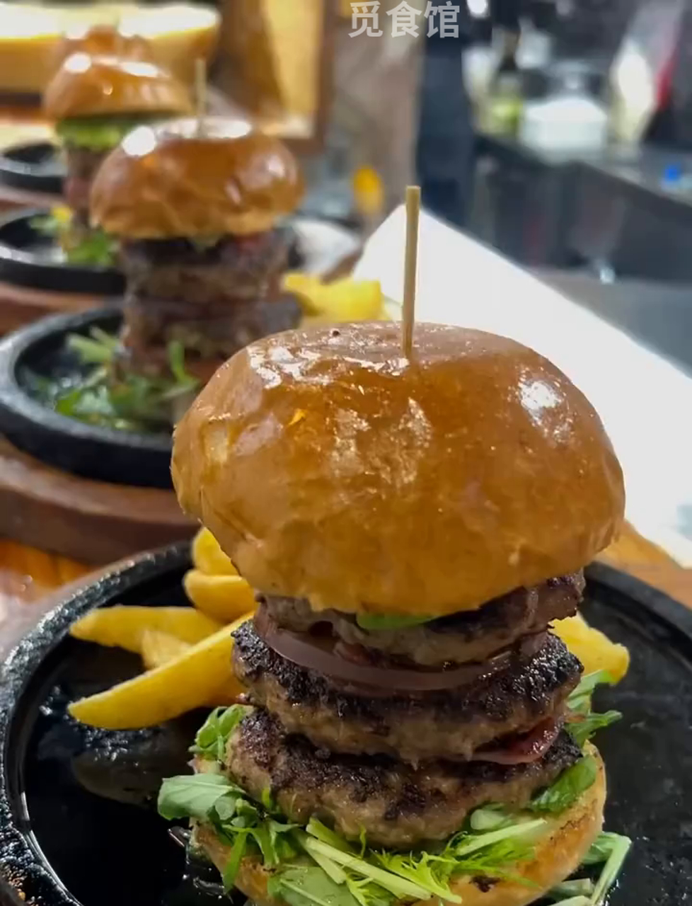 这升级版熔岩汉堡太酷了,你觉得呢?
