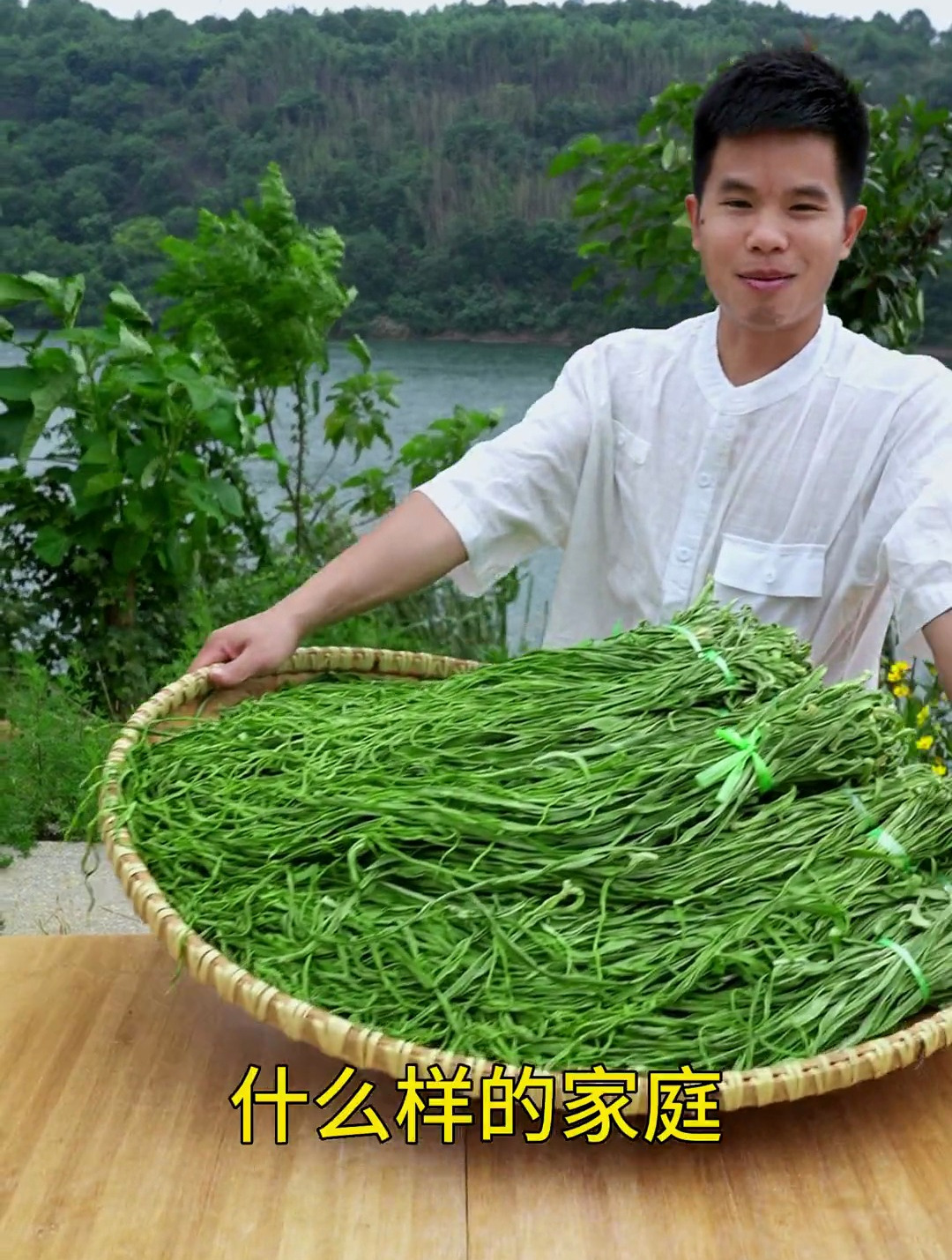 很多朋友都以为这个是莴笋,其实这是贡菜哦