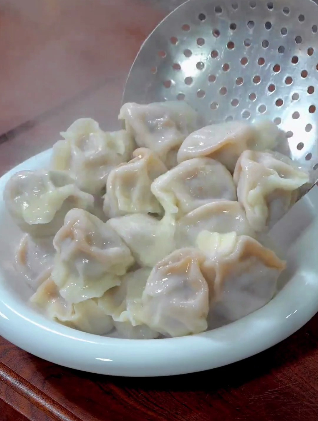 羊肉大葱馅儿饺子像我这样调,鲜嫩多汁还不膻,满嘴留香!