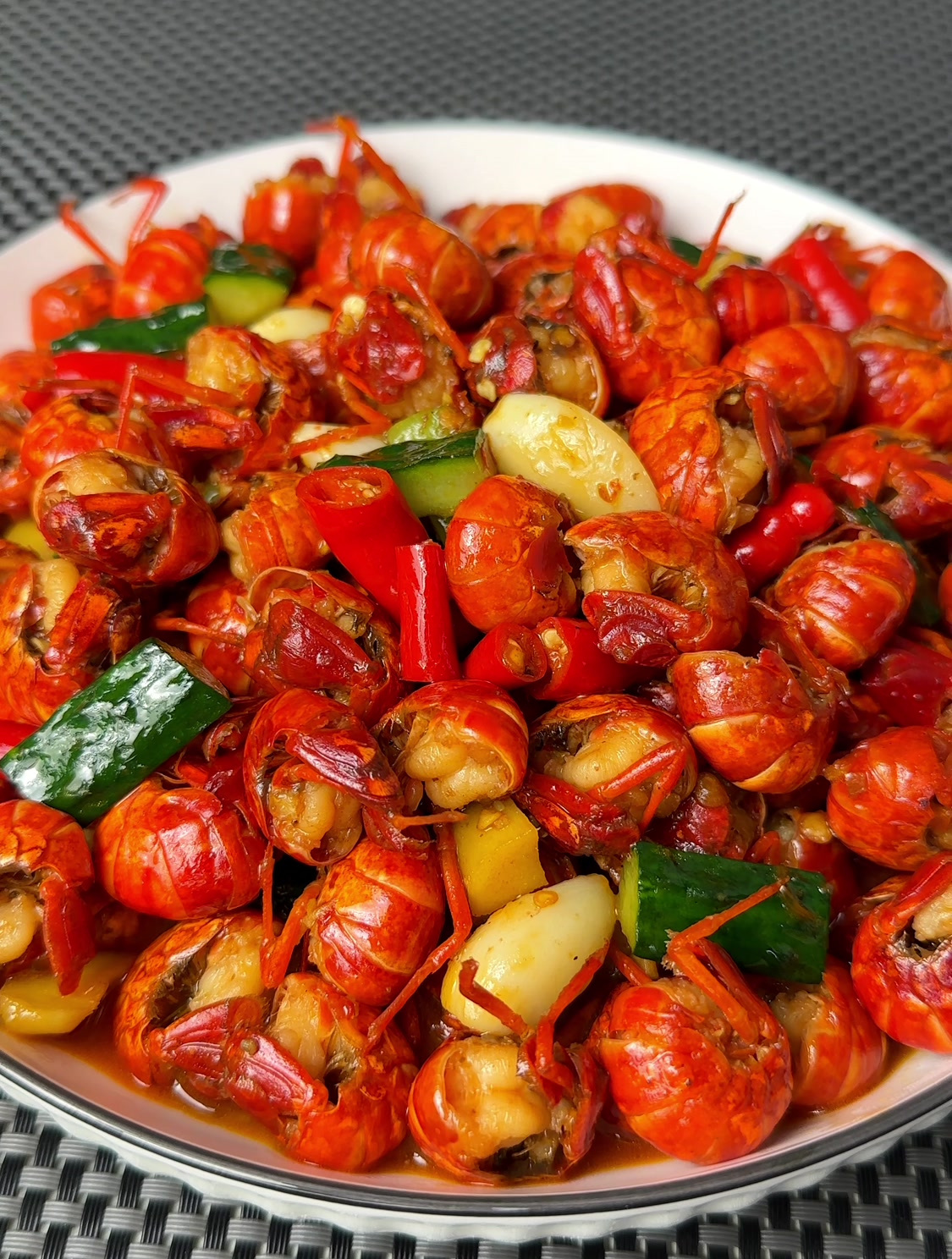 秒杀大排档的麻辣虾尾,10分钟轻松做出大厨的味道,简单又好吃