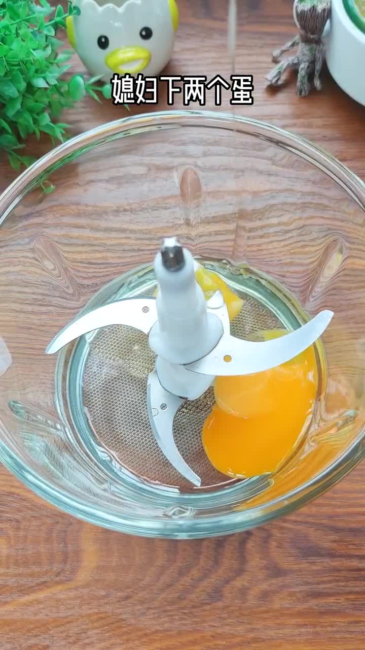 孩子想吃蛋糕,2个鸡蛋,100克蛋糕粉就能做出蓬松香软的纸杯