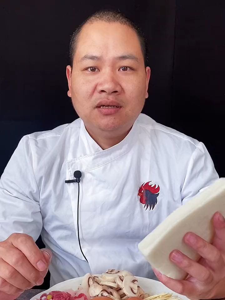 炒麻糍是正宗传统台州美食炒不好全部粘连一块炒的好软糯香