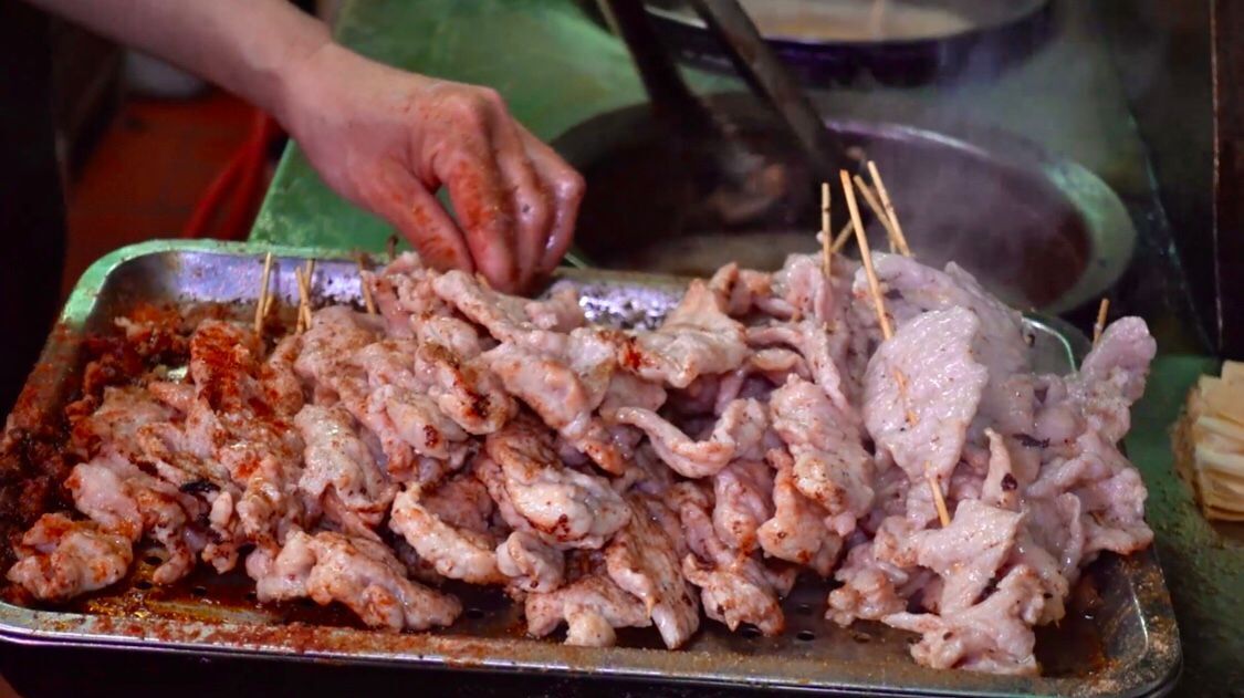 她靠4元一串的猪肉年入百万,几平米小店成了厦门最赚钱的串串店