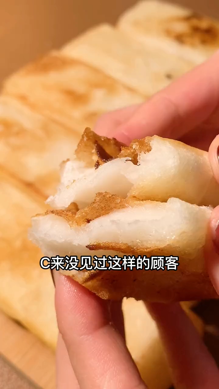 雪白的糯米年糕,炸好之后里面糯叽叽,外面是脆皮的