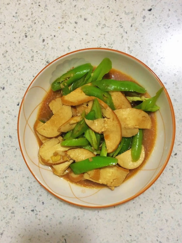 晚上吃什么菜食谱大全,分享一道辣椒炒素鸡