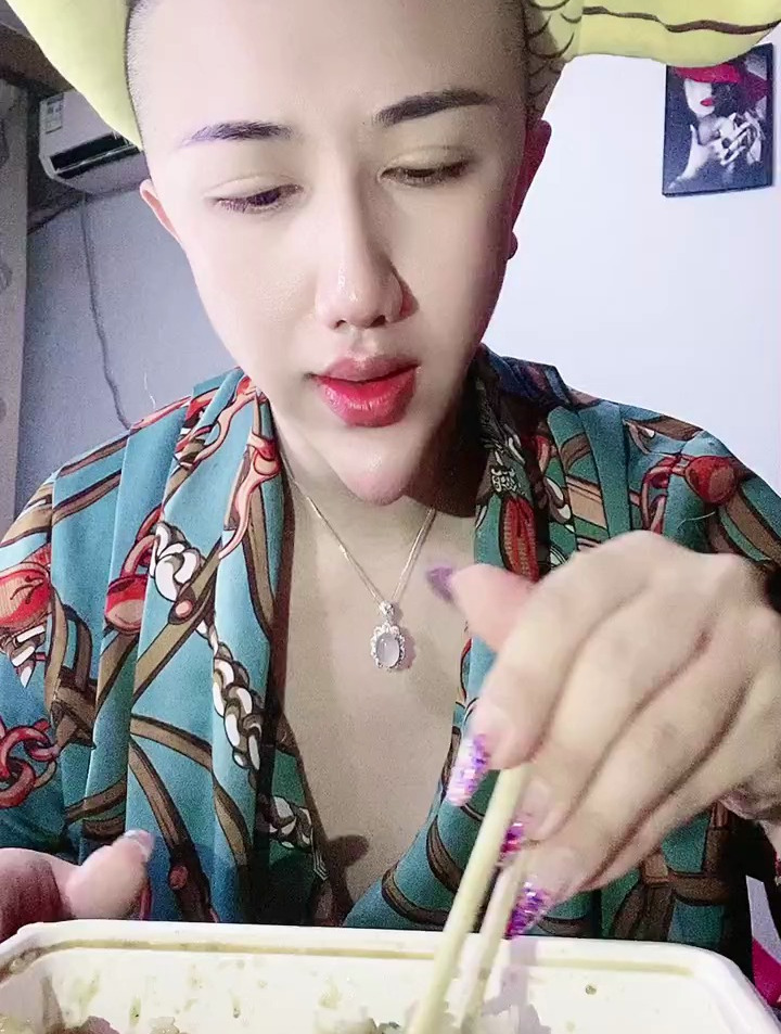 今天吃的是卤肉鸡排饭