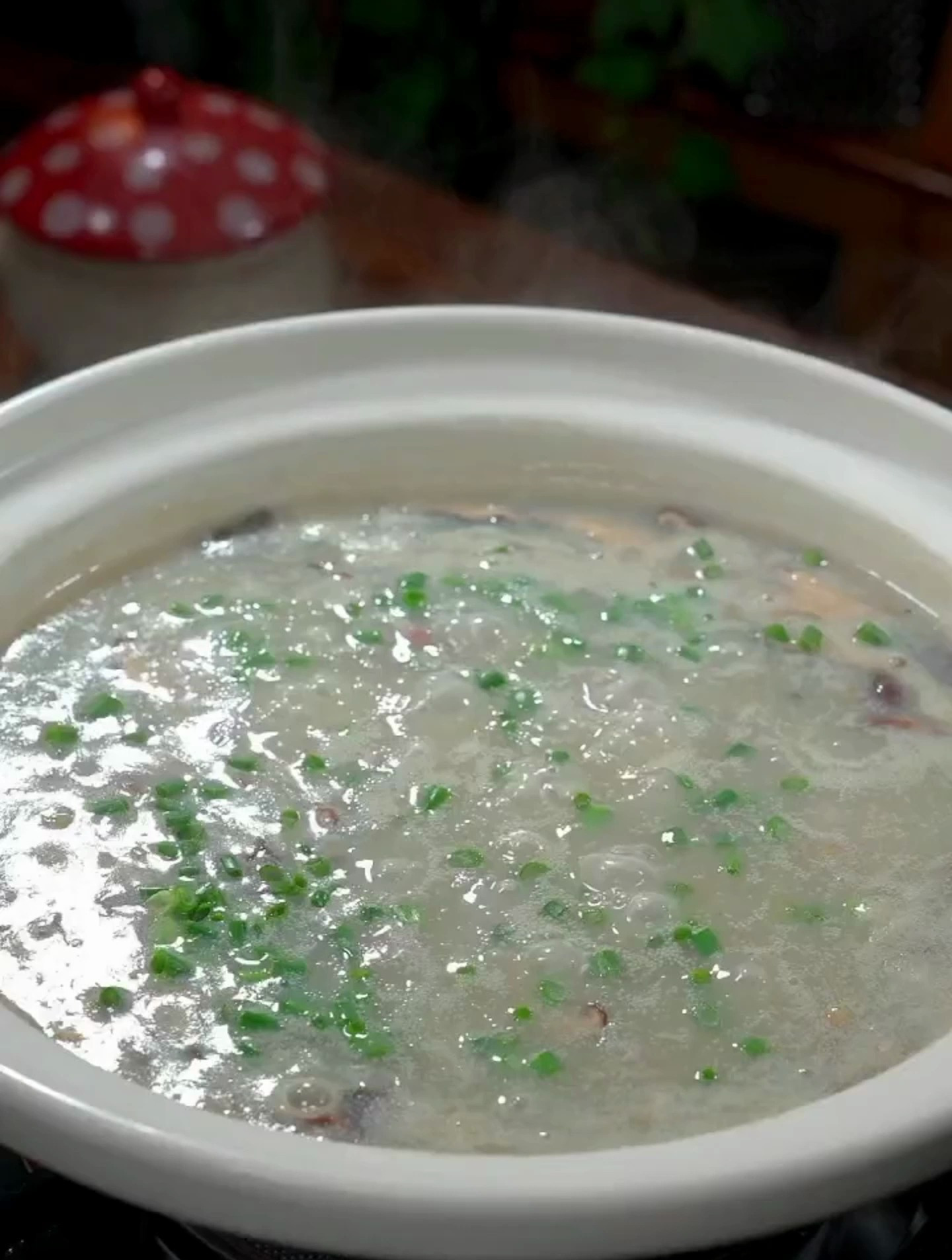 这是皮蛋瘦肉粥好吃的做法,香浓绵软,口感顺滑