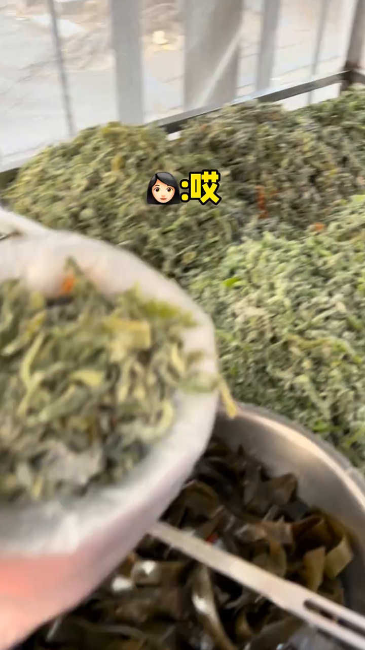 郑州街头一家手工蒸菜,八块钱一斤,蒸菜真的是越吃越爱!你们喜欢吃嘛?