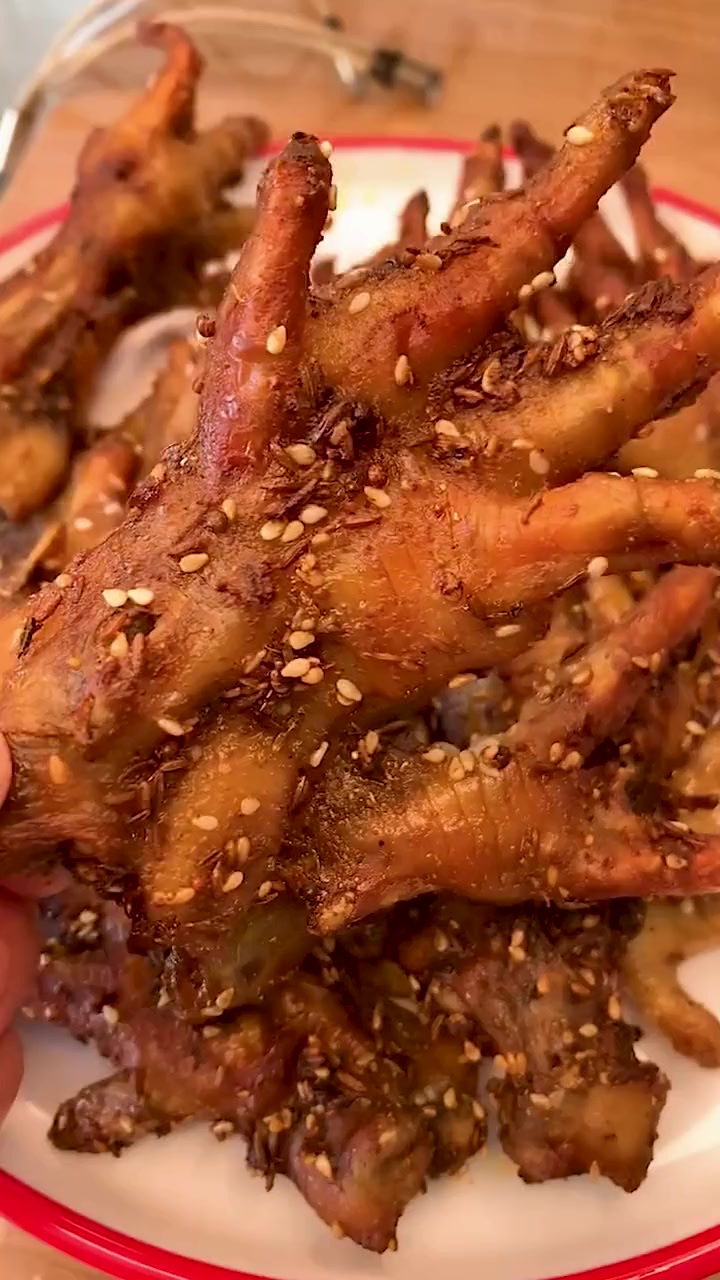 烤鸡爪自己在家做,味道真的太好吃了