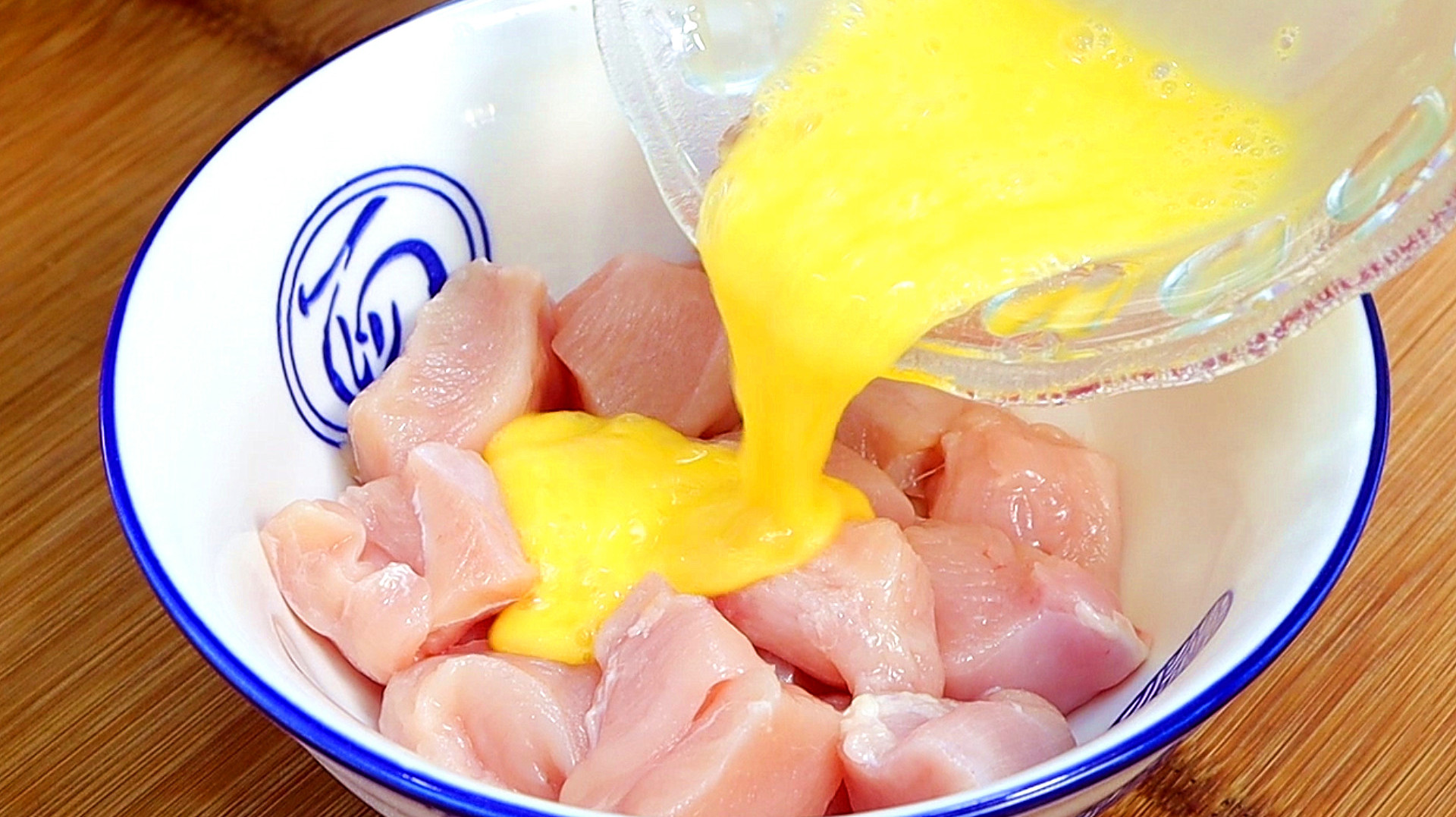 以后鸡胸肉就要这样吃,不炒不炖,加上2个馒头,比红烧肉还香!