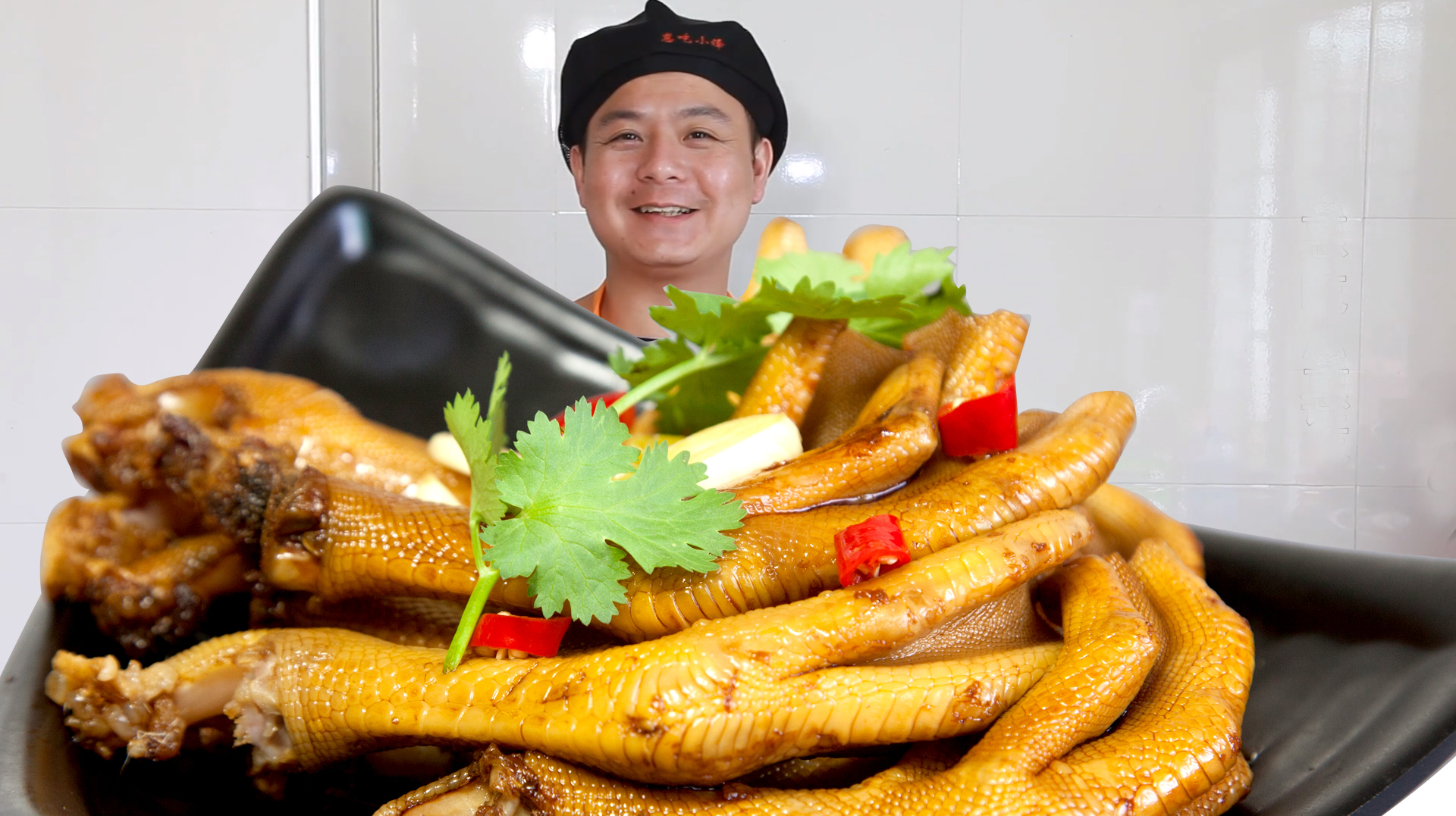 龙岩客家特色菜“下洋泡鸭爪”,香辣爽脆,吃了还想吃