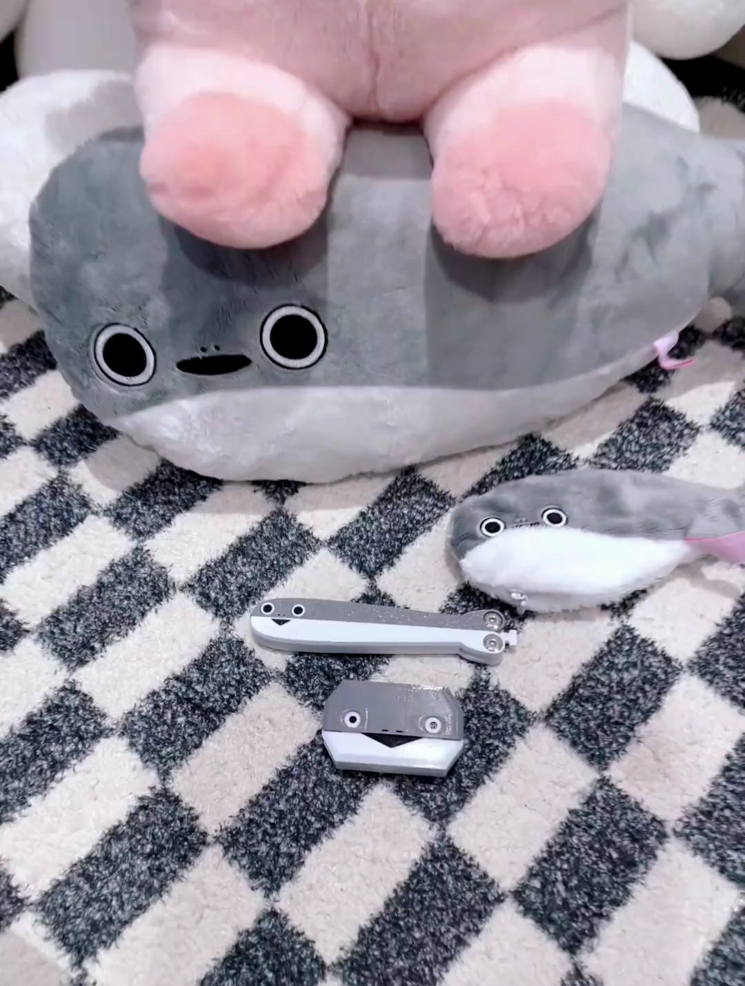 看我的萨卡斑甲鱼蝴蝶刀～