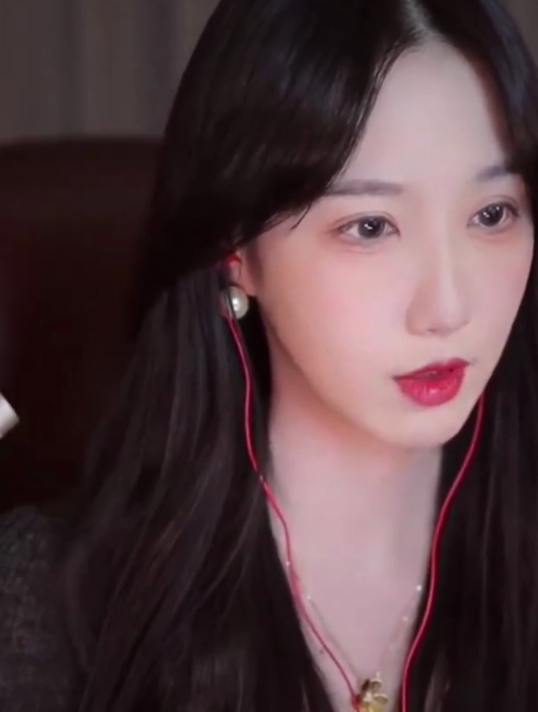 ASMR︱贝拉-助眠 酥麻揉耳朵,敏感催眠发声