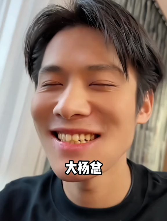 都知道大杨哥爱鱼竿如命没想到胆大的小杨哥却撇断了大杨哥的鱼竿