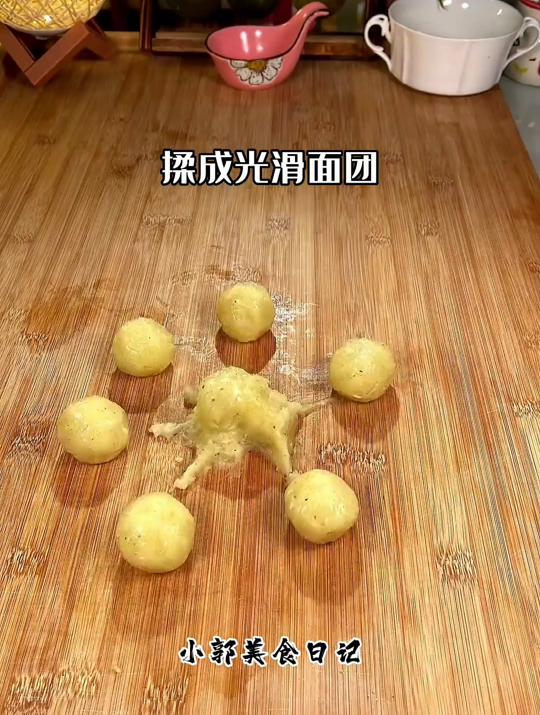 过年你要是炸一锅这样香酥软糯的土豆球和外酥里嫩的炸鸡柳