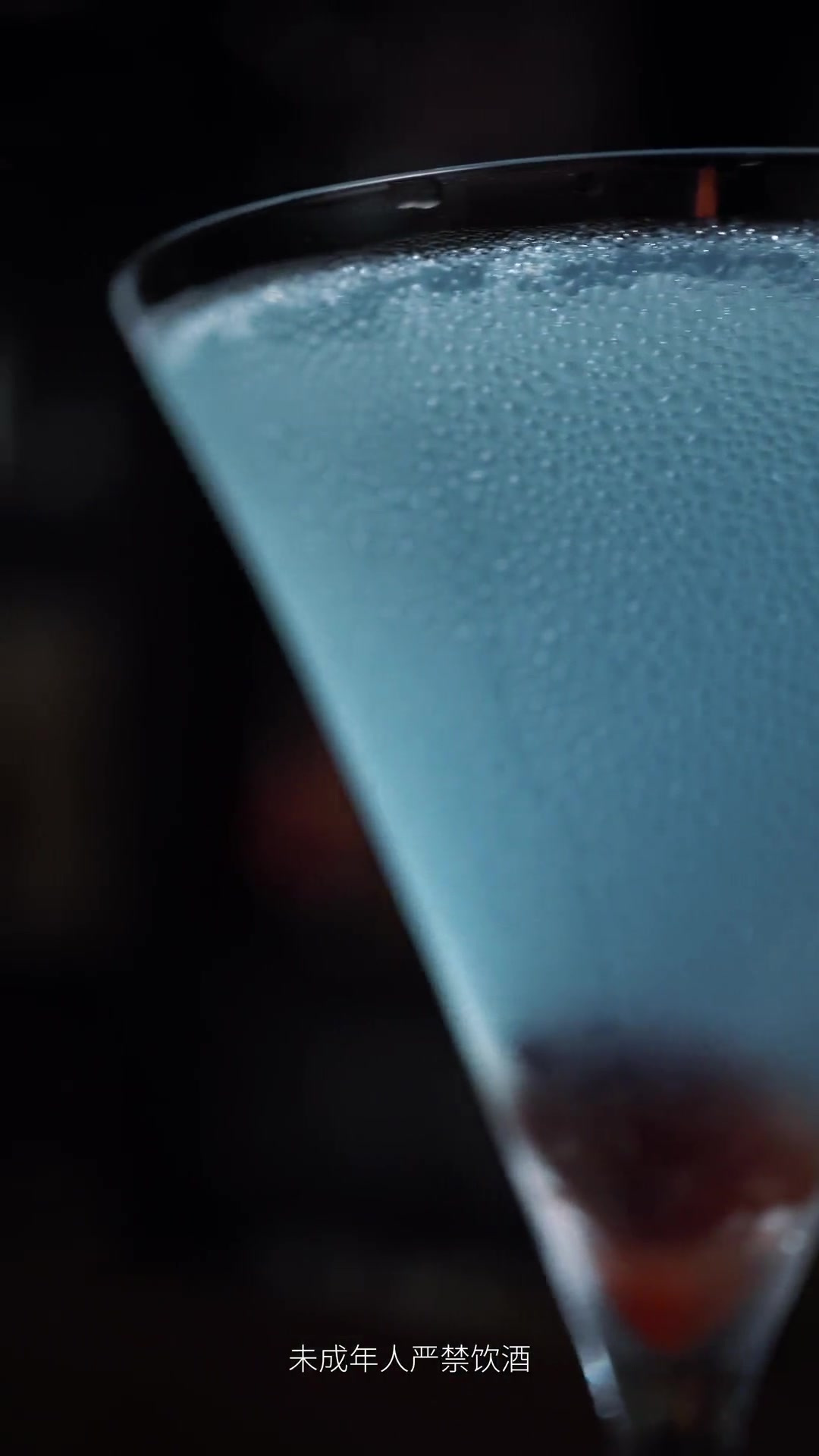 午夜飞行!经典花香调鸡尾酒,紫罗兰浪漫微醺