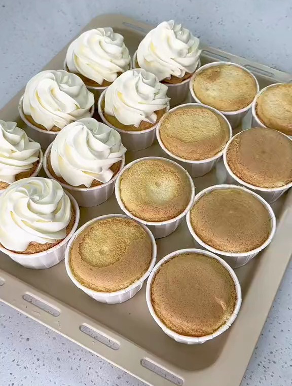 纸杯蛋糕装饰技巧过程分享,原来好看的纸杯蛋糕是这样装饰出来的