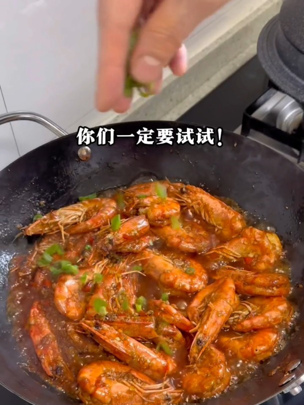 快去学这个芥末蒜蓉油焖大虾!除了香我真的想不出别的形容词了