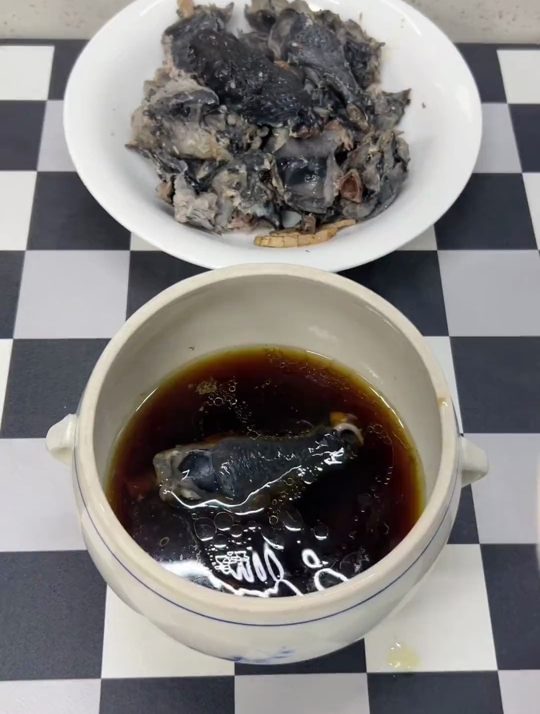 闽南乌鸡白凤丸溢鸡汤,不加一滴水,一小碗汤的美味