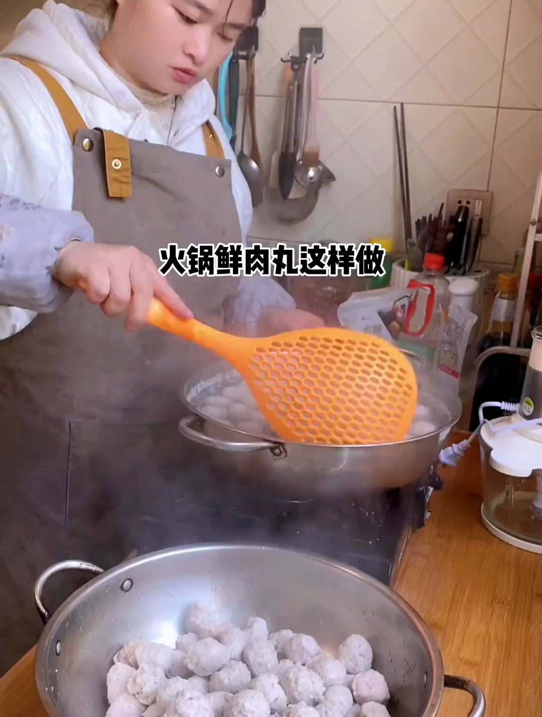 过年吃火锅少不了猪肉丸子,自己在家做一点也不比外边买的差