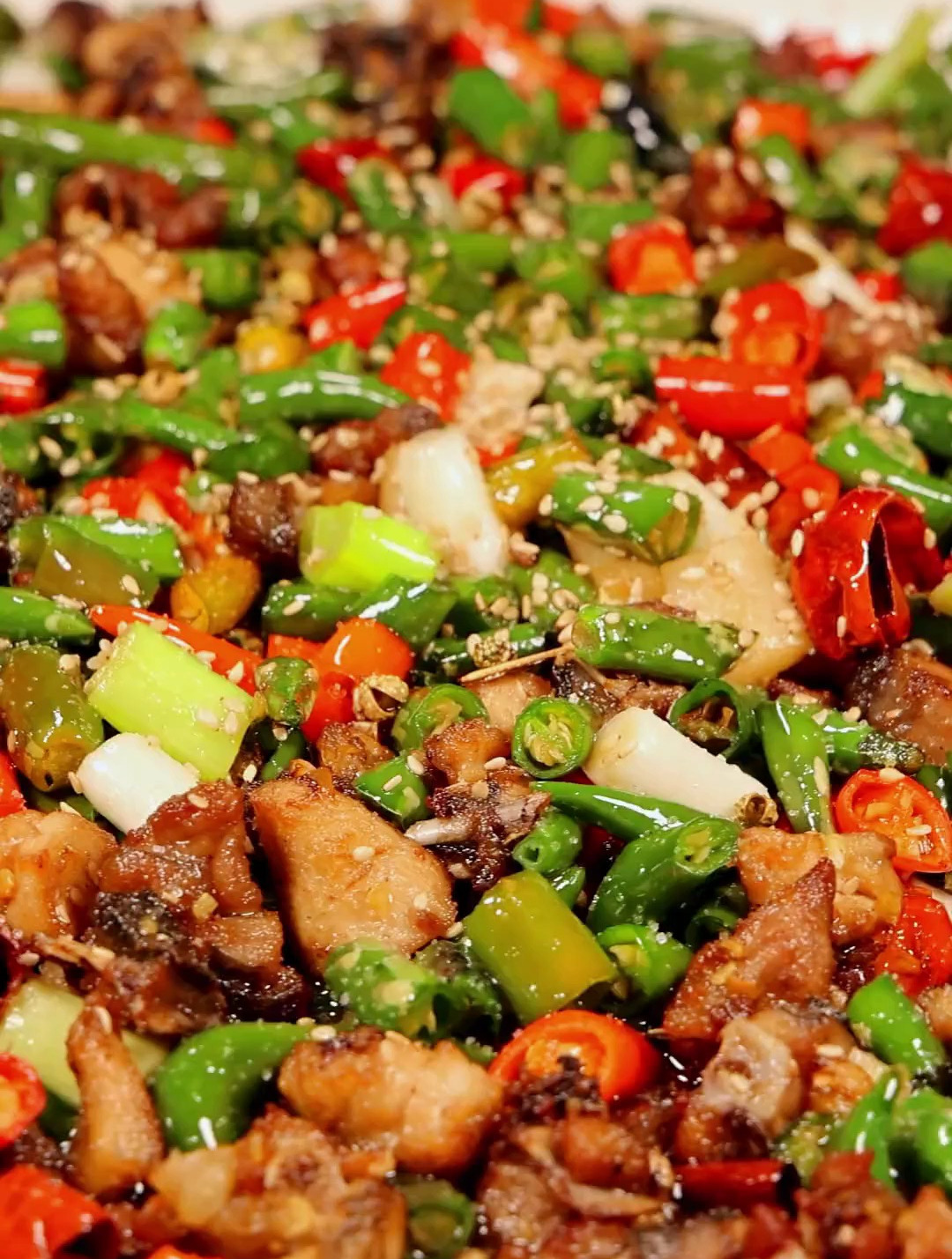 重庆江湖名菜尖椒鸡 的地道做法来了,麻辣鲜香,下酒下饭都巴适