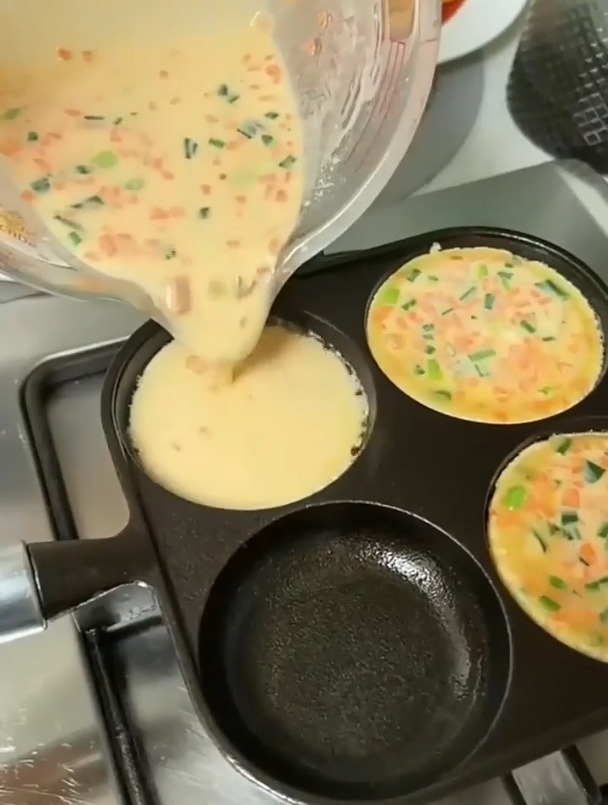 四孔铸铁煎蛋锅,多用黑色煎鸡蛋锅,家用无涂层铸铁煎蛋锅小锅