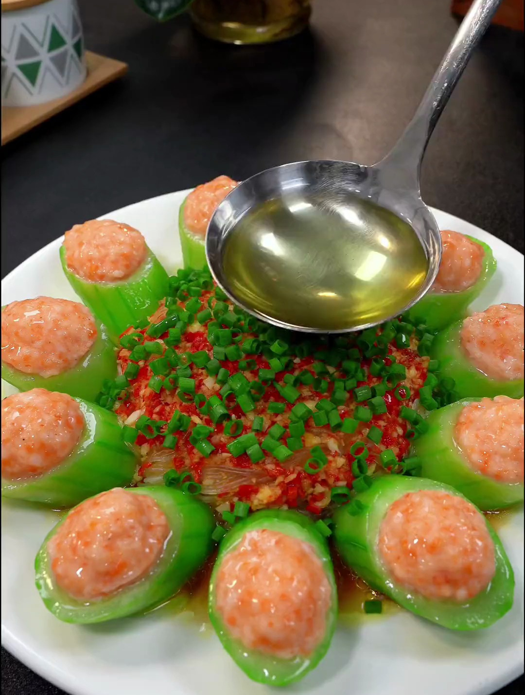 翡翠虾滑,鲜甜的丝瓜搭配鲜美的虾滑好吃又好看