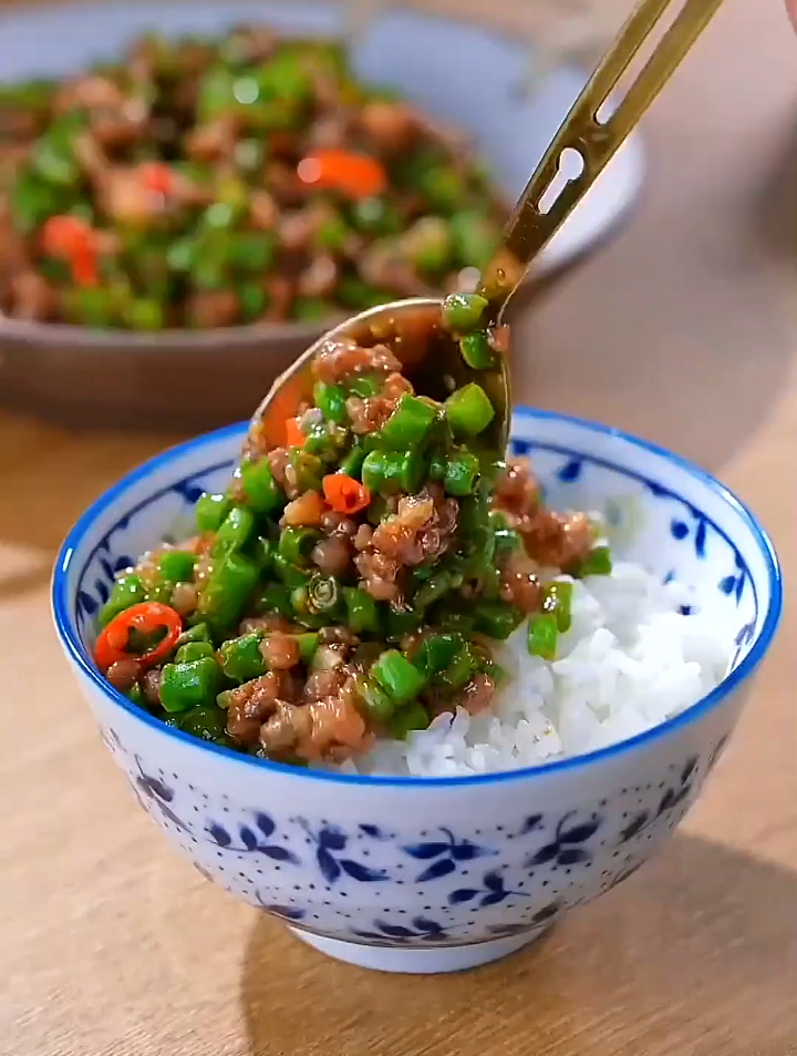 豆角和肉沫一起炒,简直无敌了,拌饭拌面都好吃 肉沫豆角