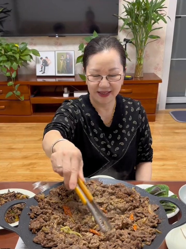 家庭烤肉日!《关于我婆婆做的烤牛肉配方比店里还好吃这件事》!