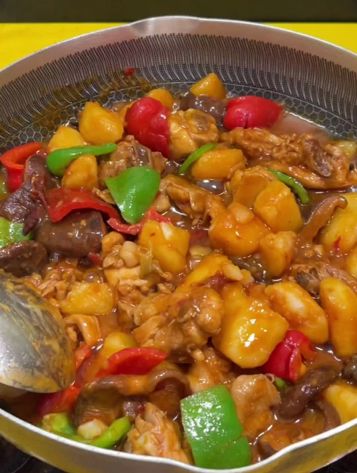 分享一道家常美食菜,黄焖鸡米饭,老人小孩都爱吃