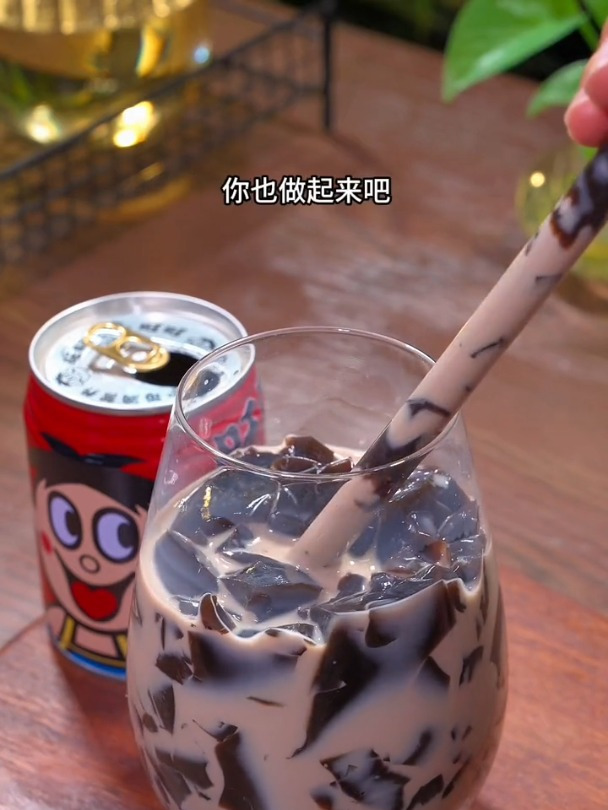 冰冰凉凉的烧仙草奶茶