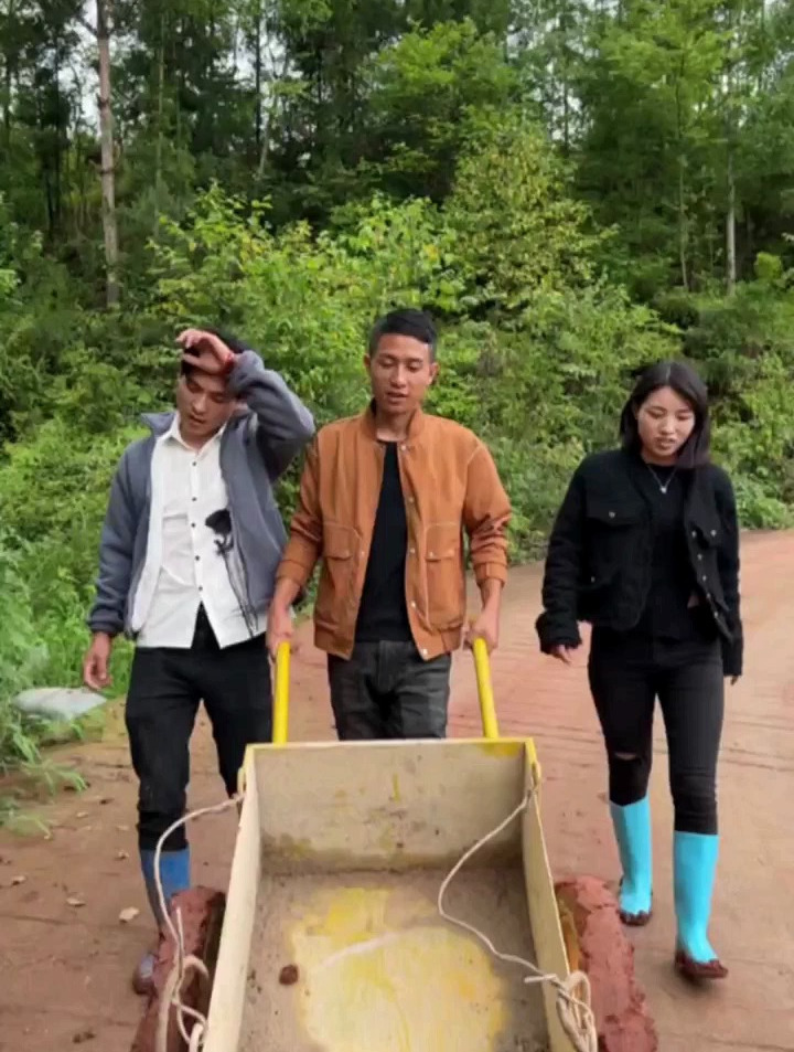 今天海云心情不好,我也知道她为我们担心,但是我不会让她失望