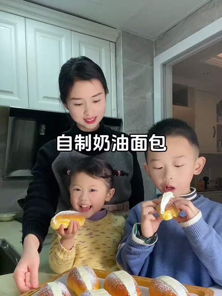 寒假假期,给娃们做了超好吃的奶油面包!